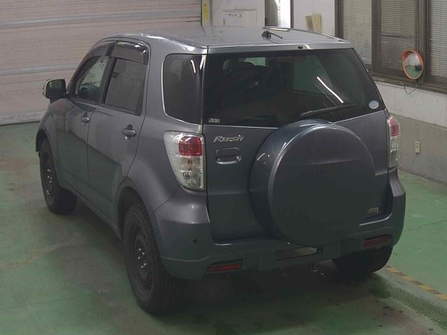 TOYOTA RUSH