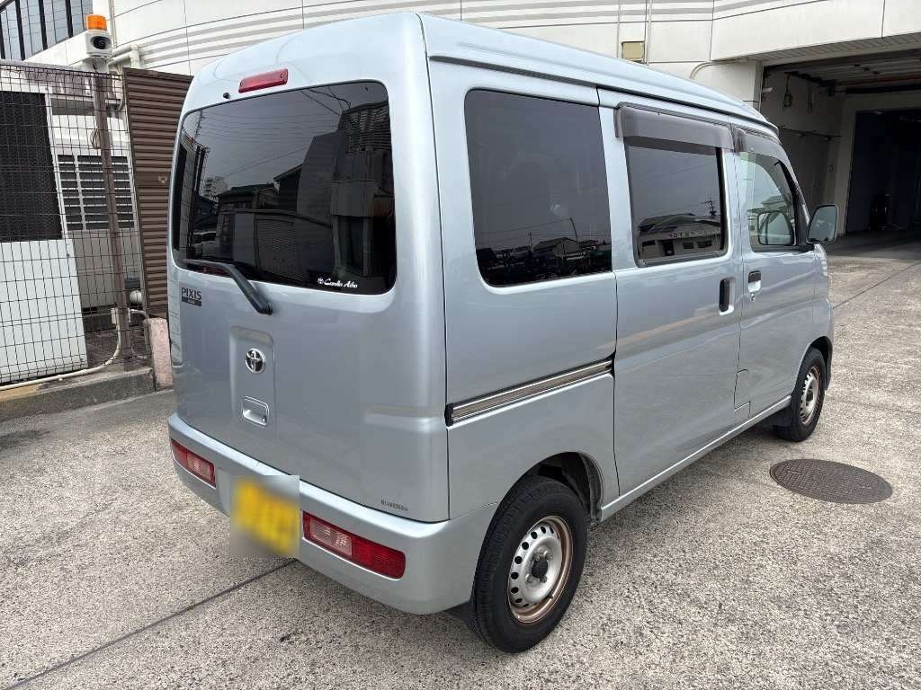 TOYOTA PIXIS VAN