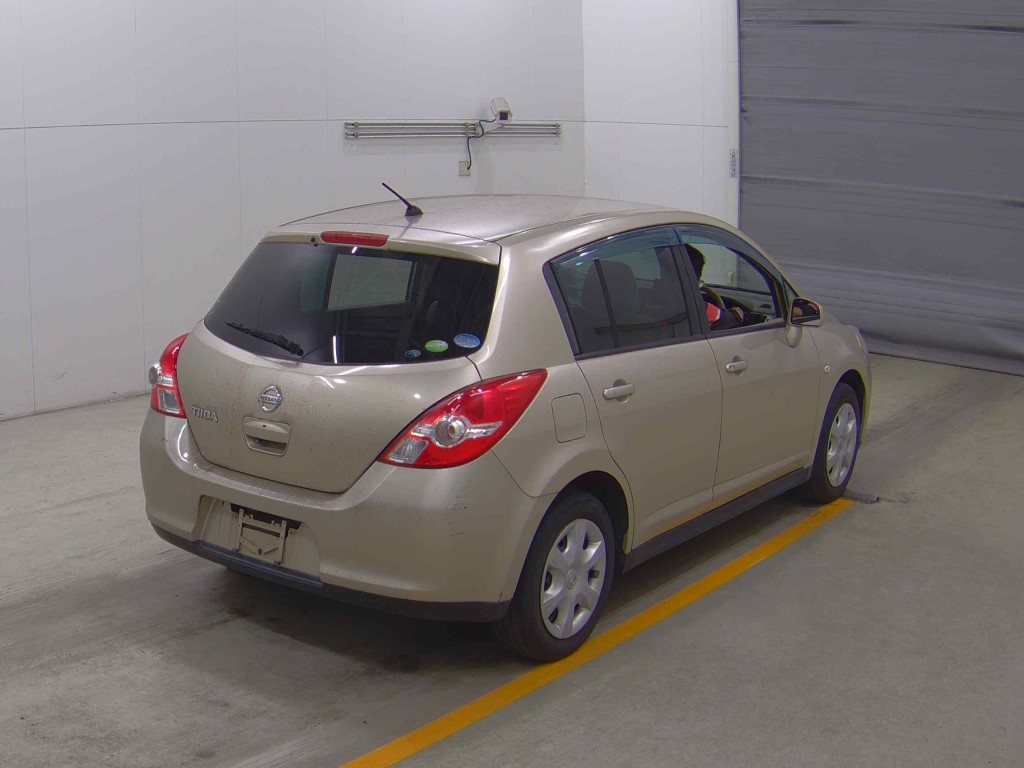 NISSAN TIIDA