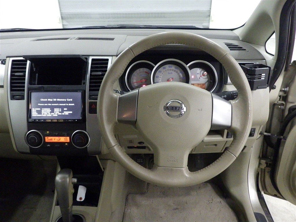 NISSAN TIIDA