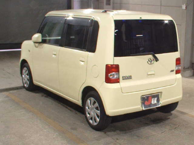 TOYOTA PIXIS SPACE