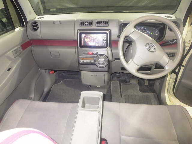 TOYOTA PIXIS SPACE