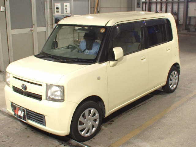 TOYOTA PIXIS SPACE