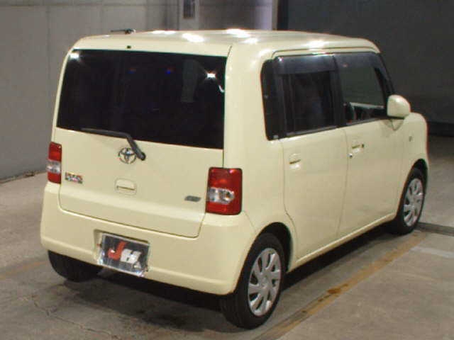 TOYOTA PIXIS SPACE