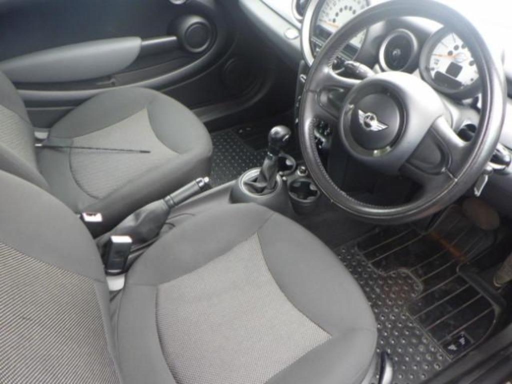 MINI HATCH