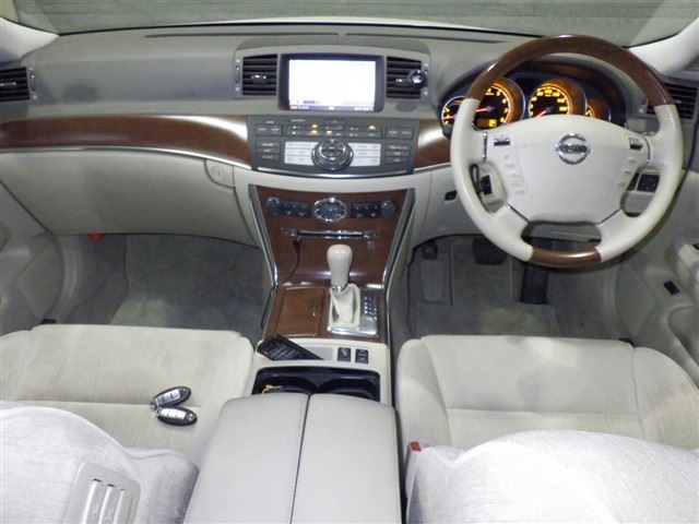 NISSAN FUGA