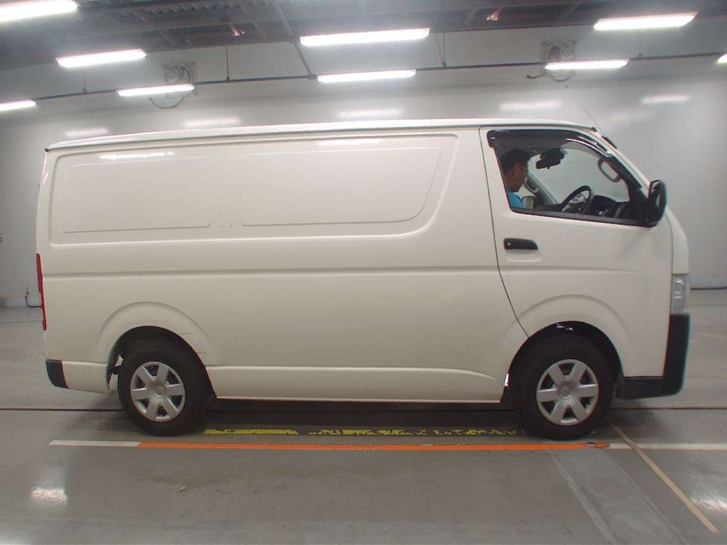 TOYOTA REGIUS ACE