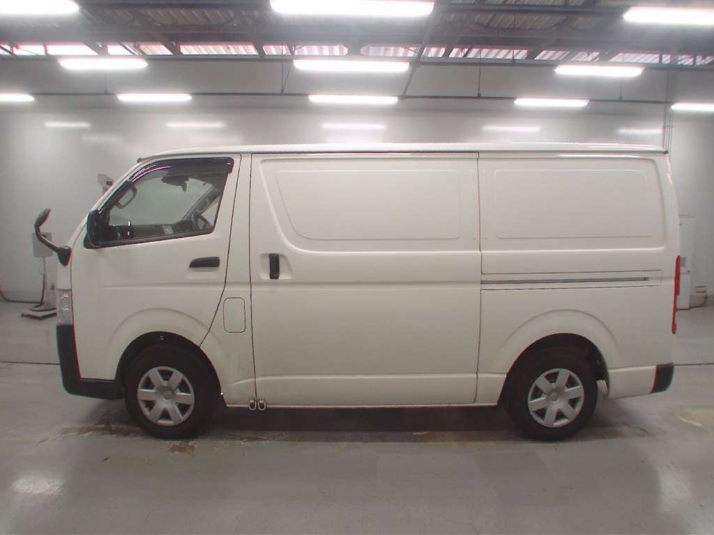 TOYOTA REGIUS ACE