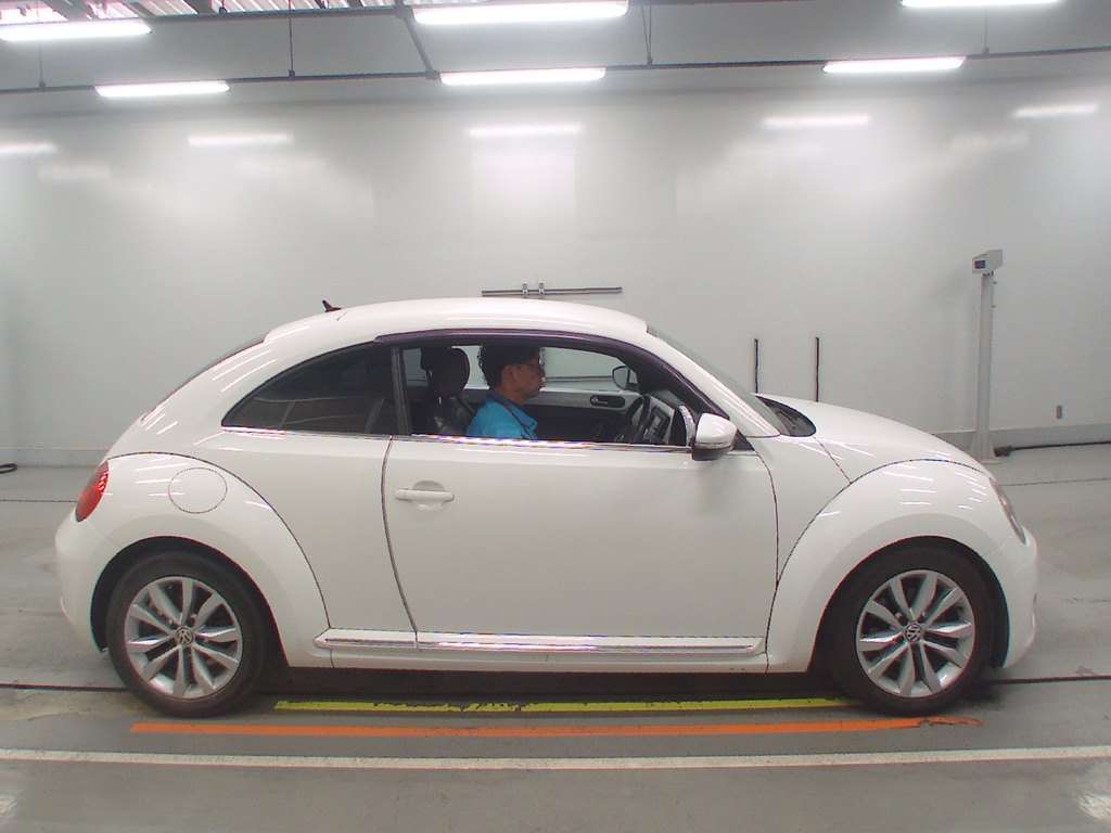 VOLKSWAGEN BEETLE