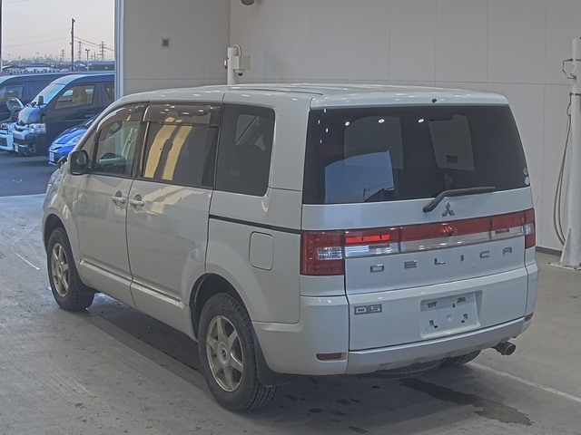 MITSUBISHI DELICA D:5