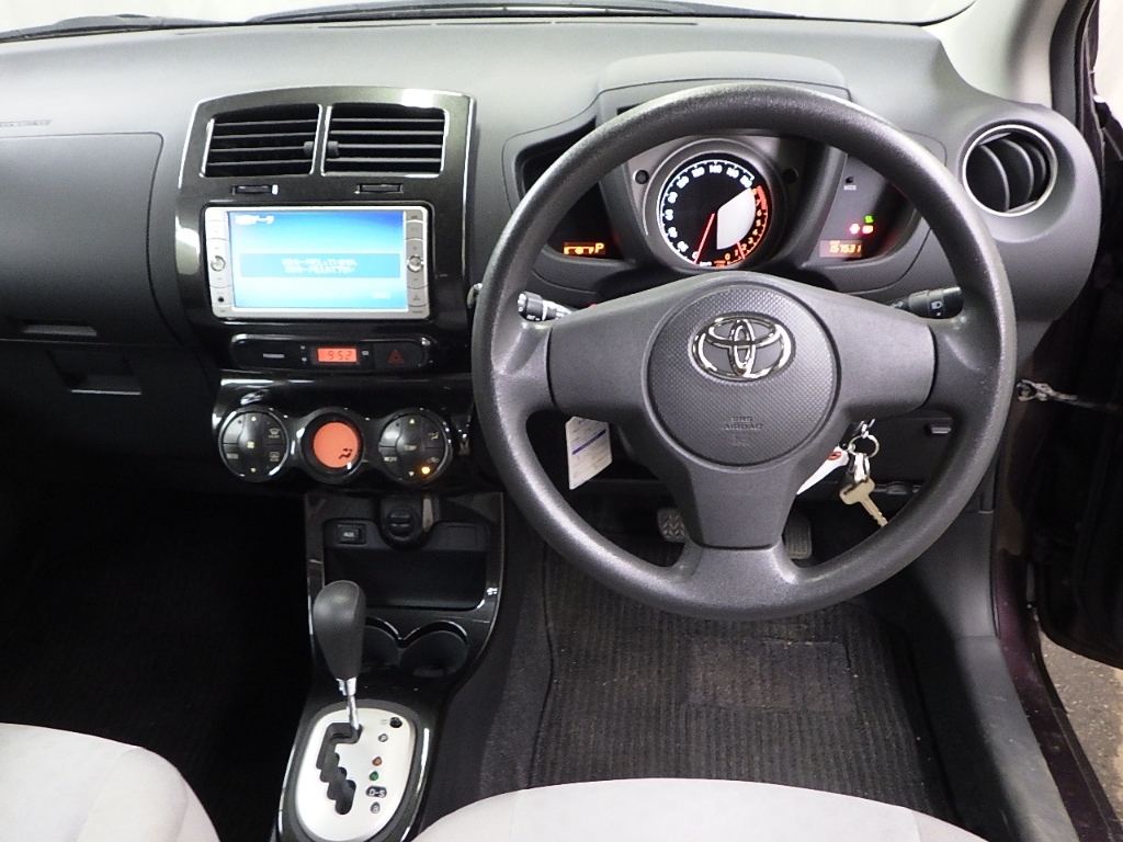 TOYOTA IST