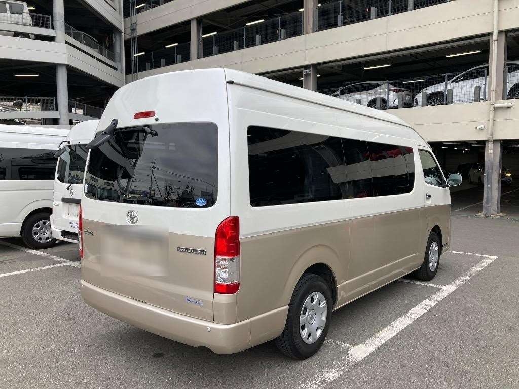 TOYOTA HIACE