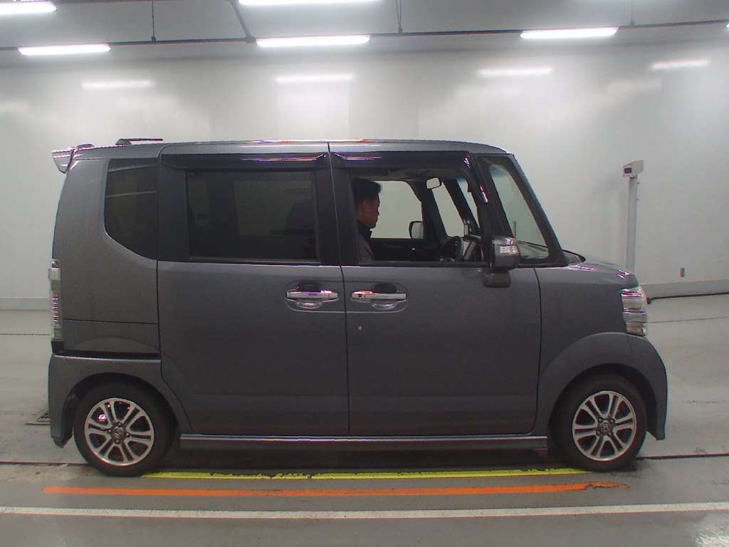 HONDA N-BOX+
