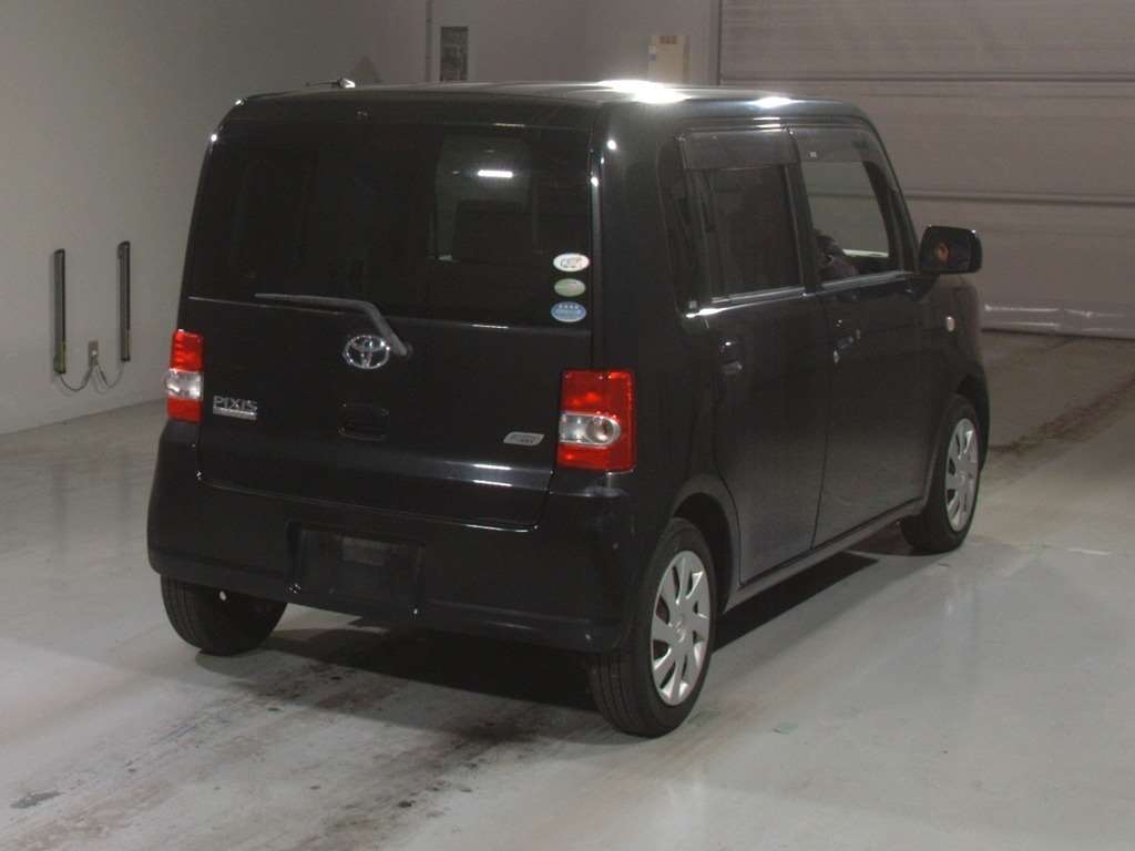 TOYOTA PIXIS SPACE