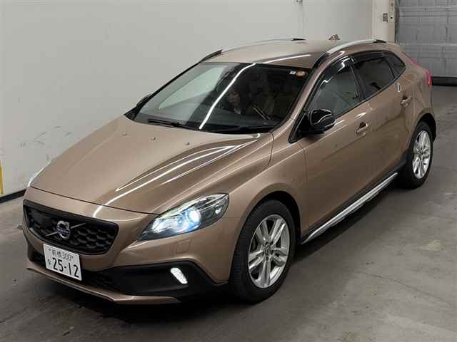 VOLVO V40