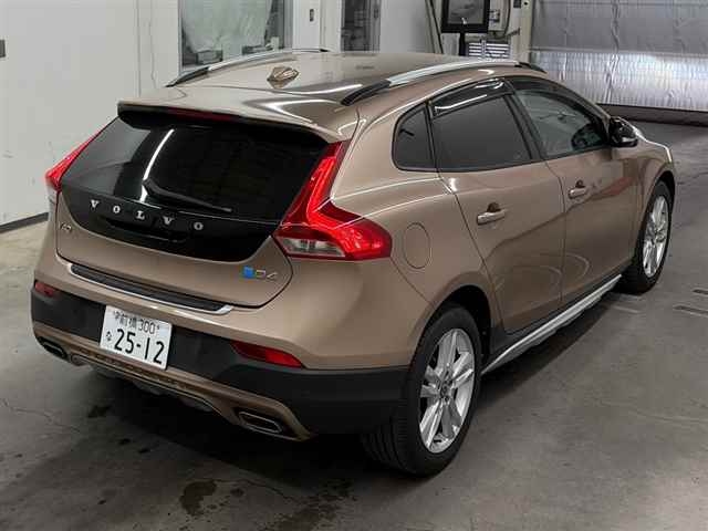 VOLVO V40