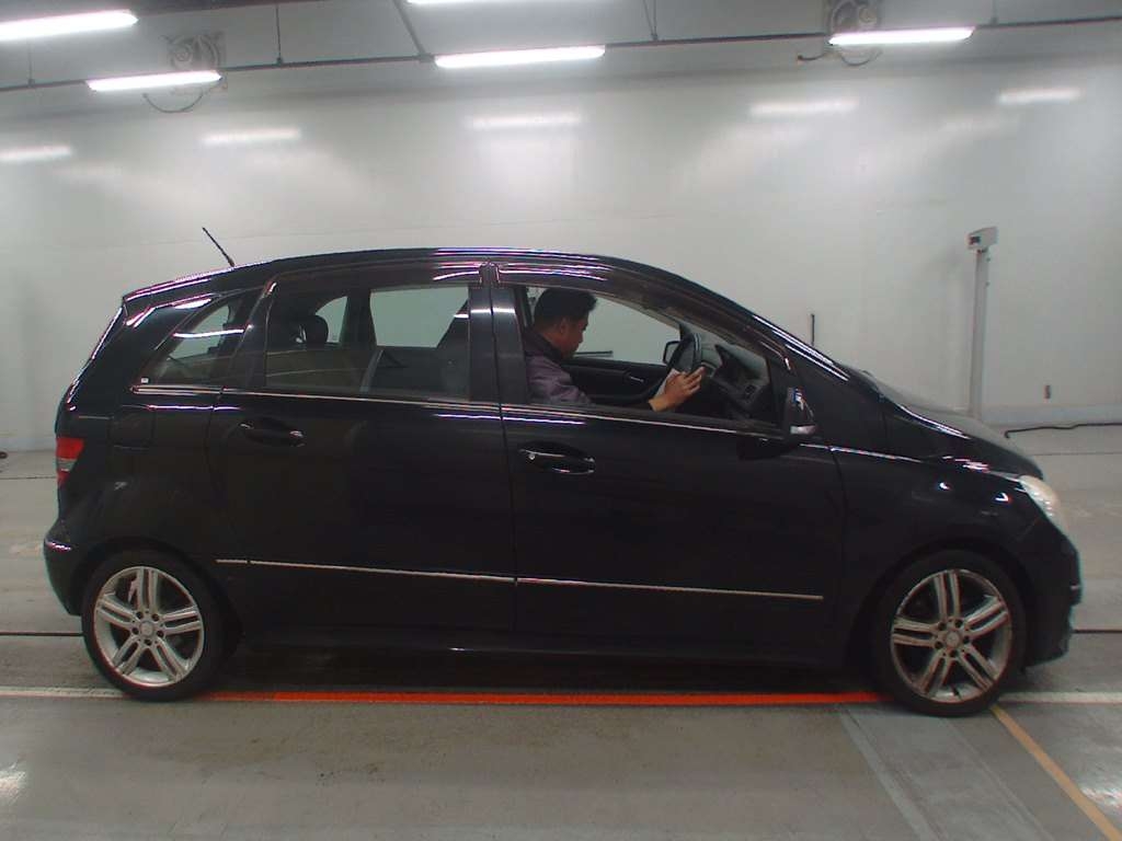 MERCEDES-BENZ B-CLASS