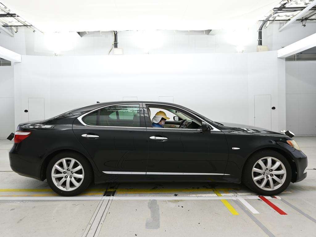 LEXUS LS460