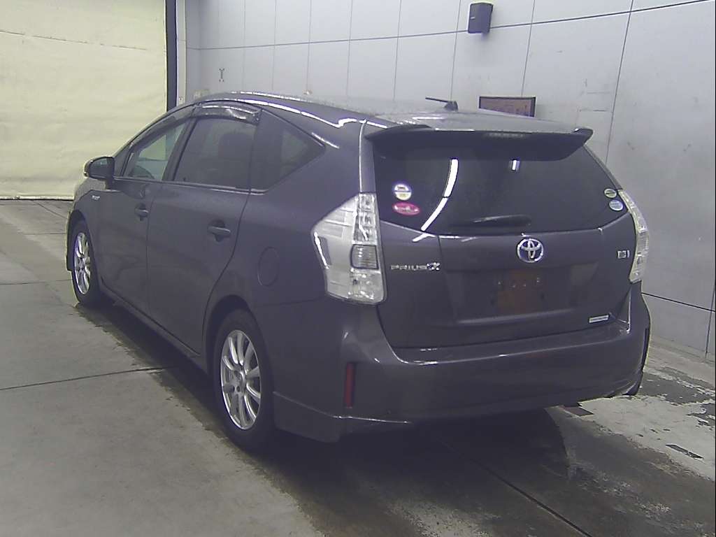 TOYOTA PRIUS ALPHA