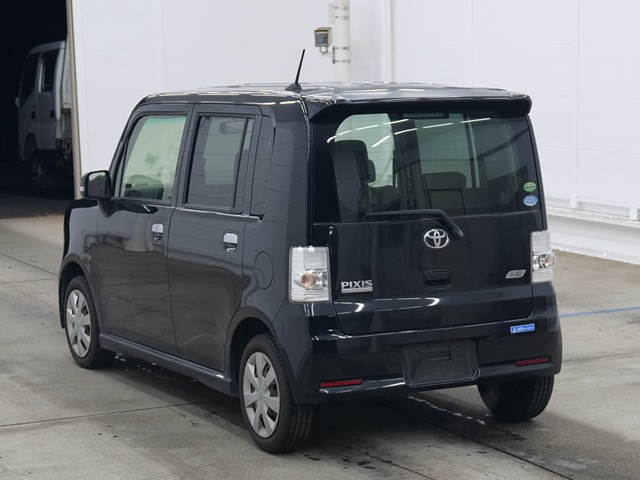 TOYOTA PIXIS SPACE