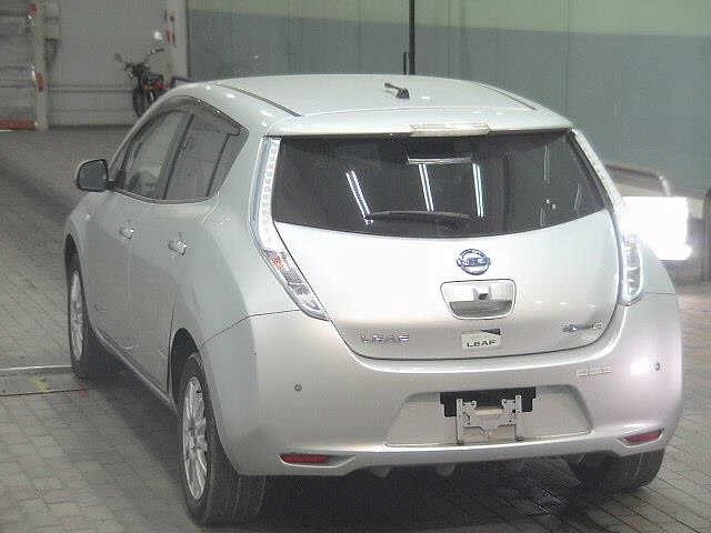 NISSAN LEAF