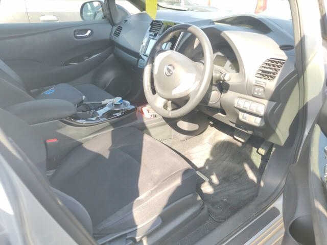 NISSAN LEAF