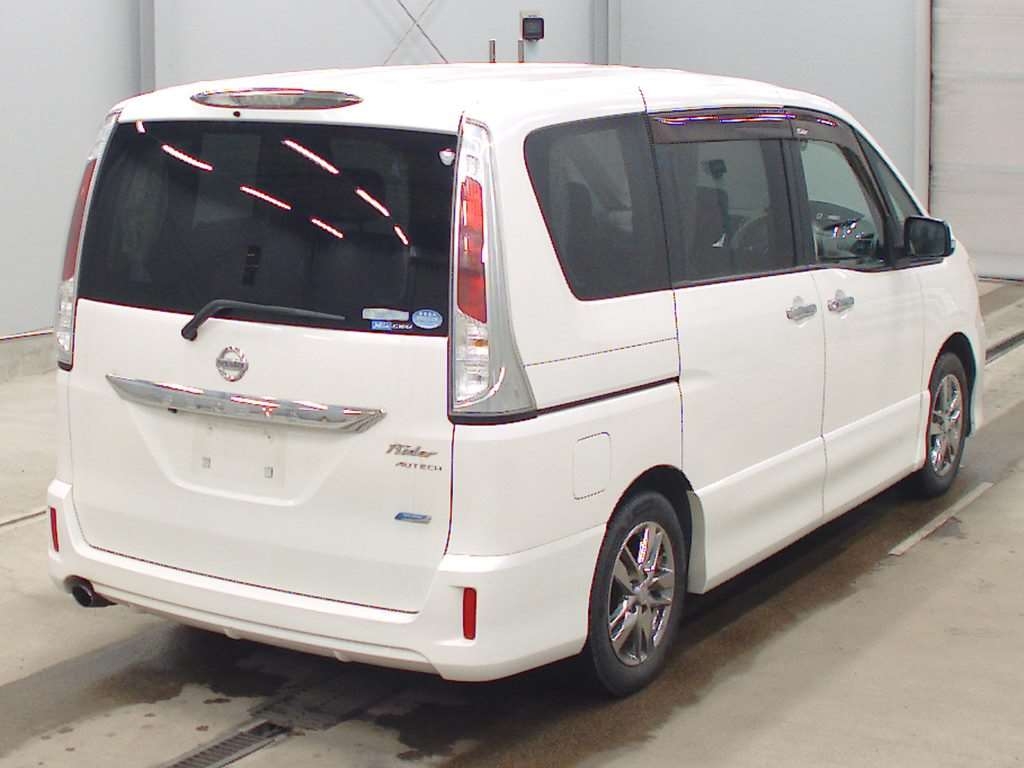 NISSAN SERENA