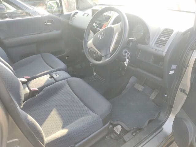 HONDA MOBILIO SPIKE