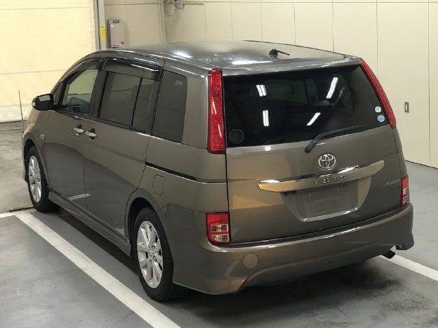 TOYOTA ISIS