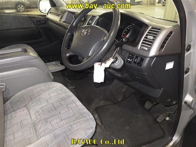 TOYOTA HIACE