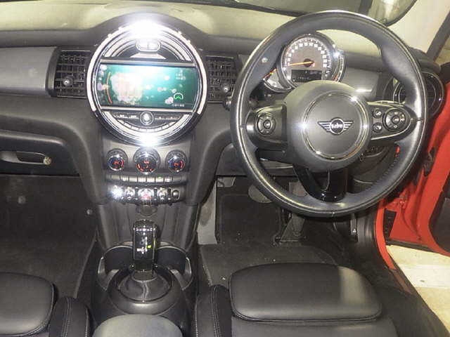 MINI HATCH