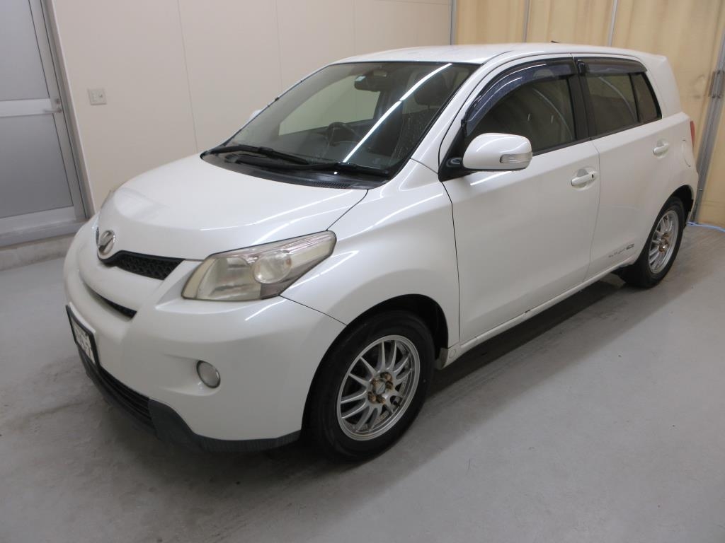 TOYOTA IST