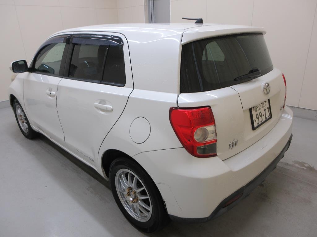 TOYOTA IST