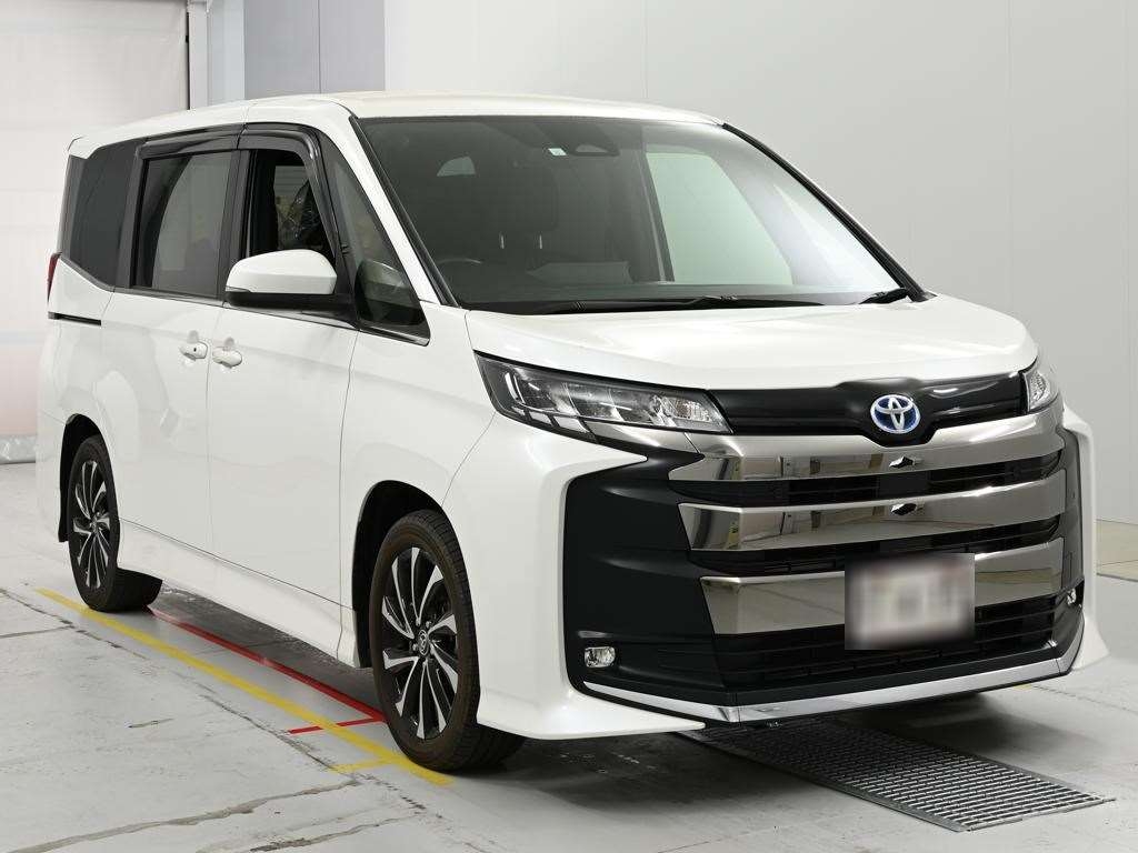 TOYOTA NOAH