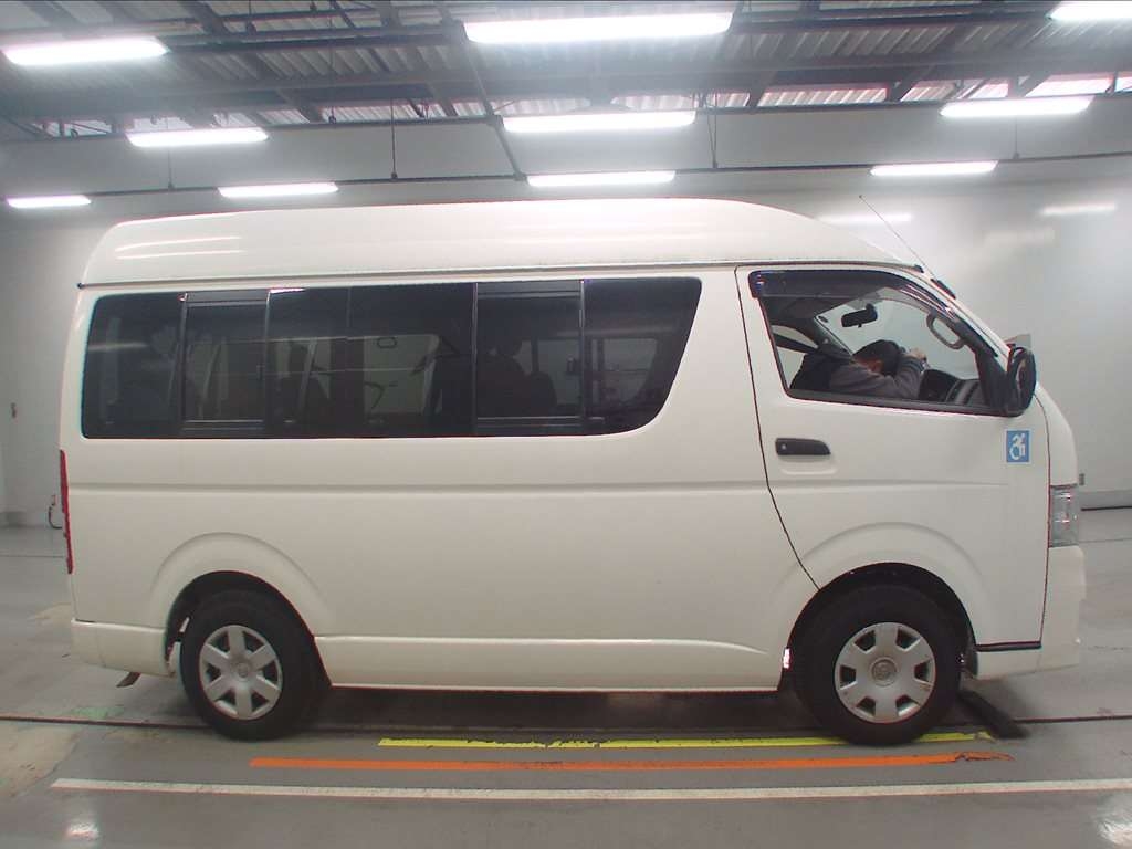 TOYOTA REGIUS ACE