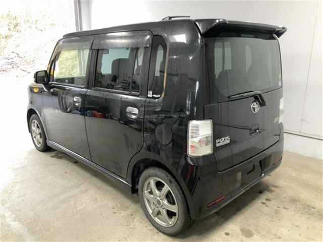 TOYOTA PIXIS SPACE