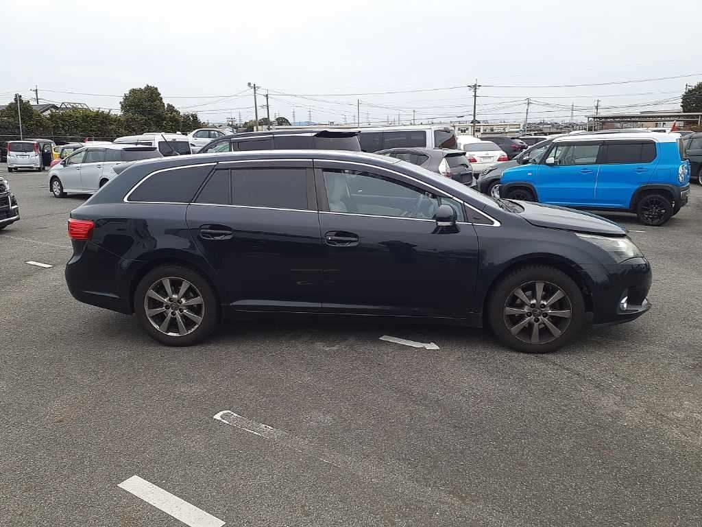 TOYOTA AVENSIS