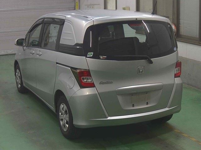 HONDA FREED SPIKE