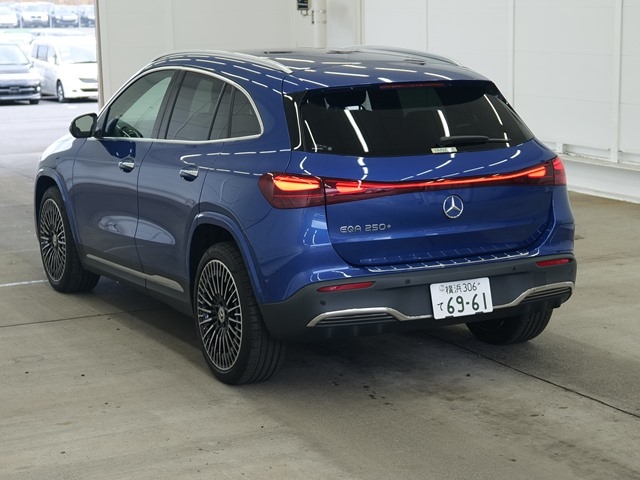 MERCEDES-BENZ EQA