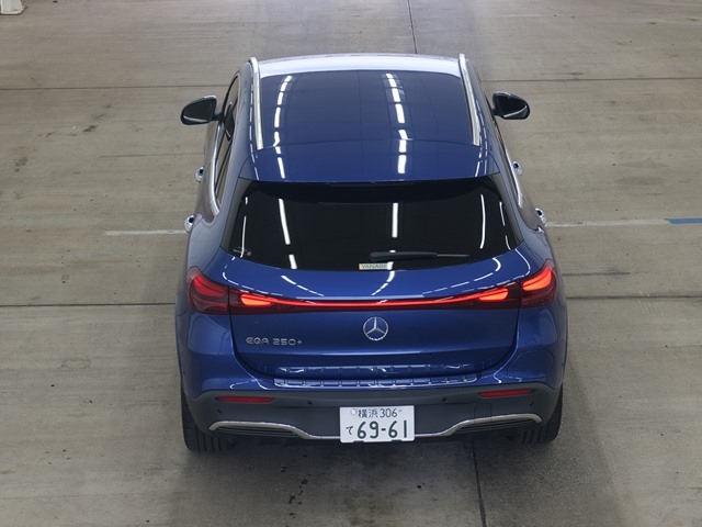 MERCEDES-BENZ EQA