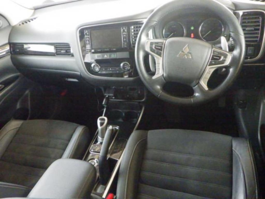 MITSUBISHI OUTLANDER