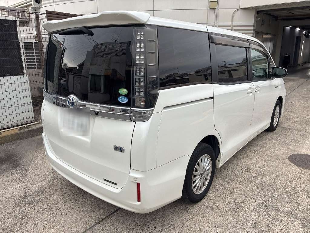 TOYOTA VOXY