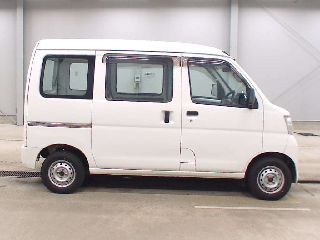TOYOTA PIXIS VAN
