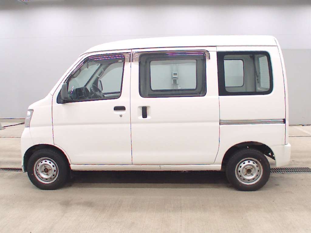 TOYOTA PIXIS VAN