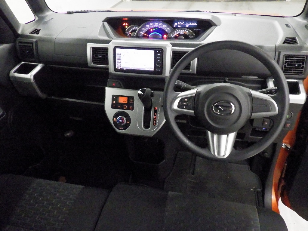 DAIHATSU WAKE