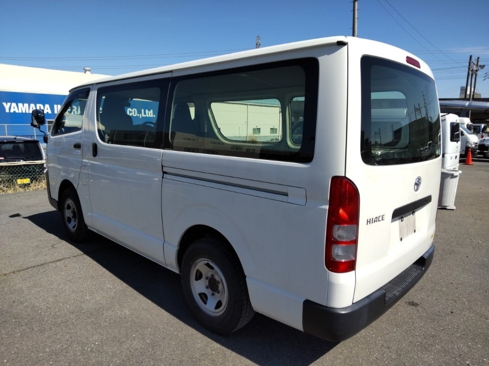 TOYOTA REGIUS ACE