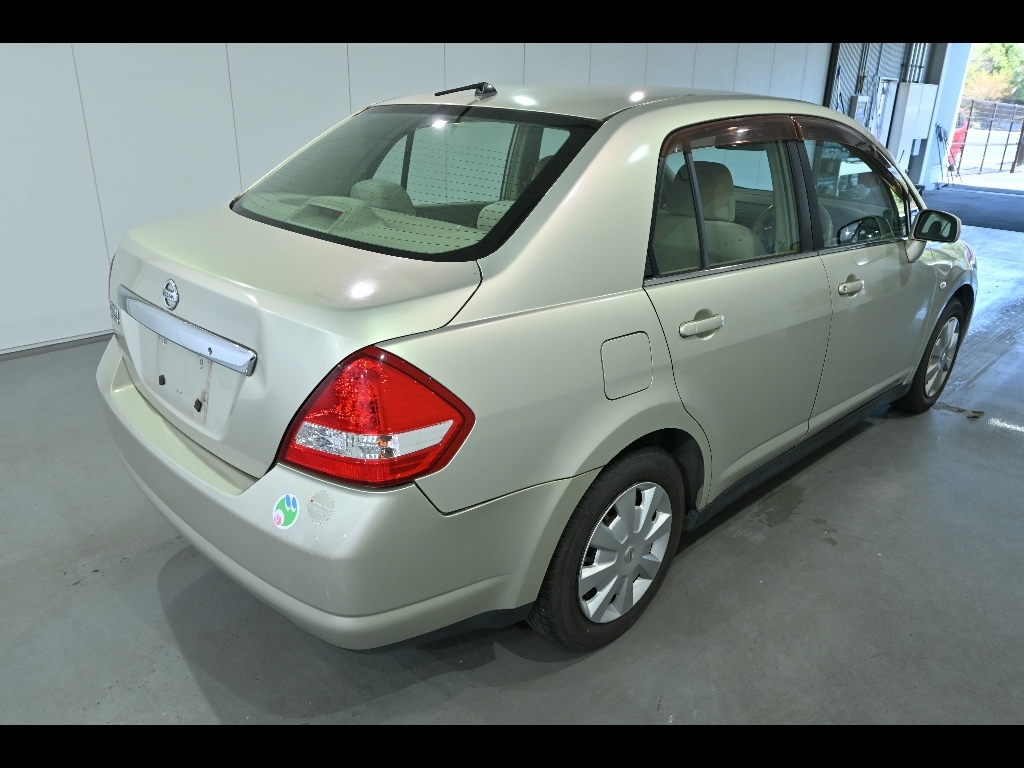 NISSAN TIIDA LATIO