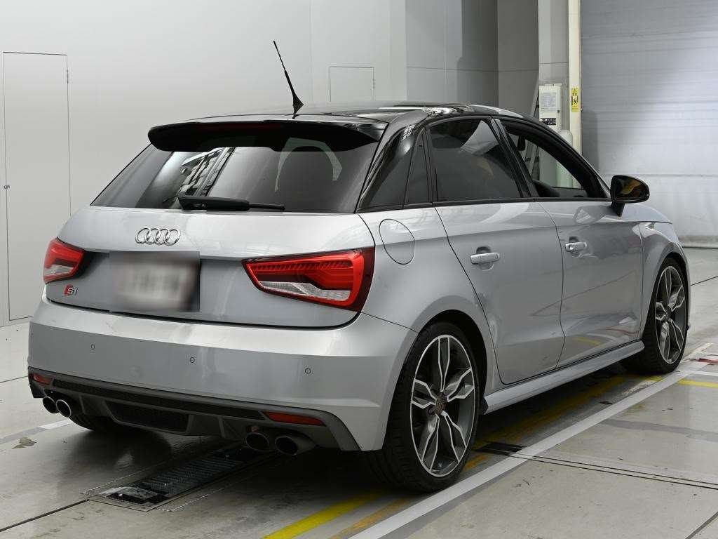 AUDI S1