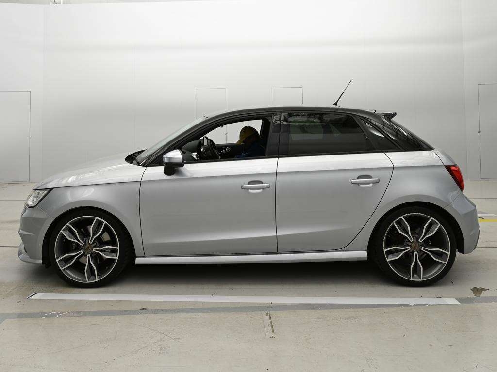 AUDI S1