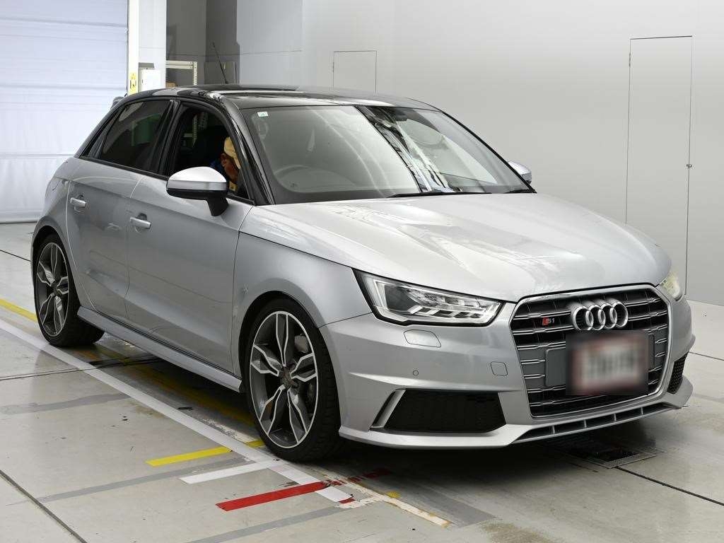 AUDI S1